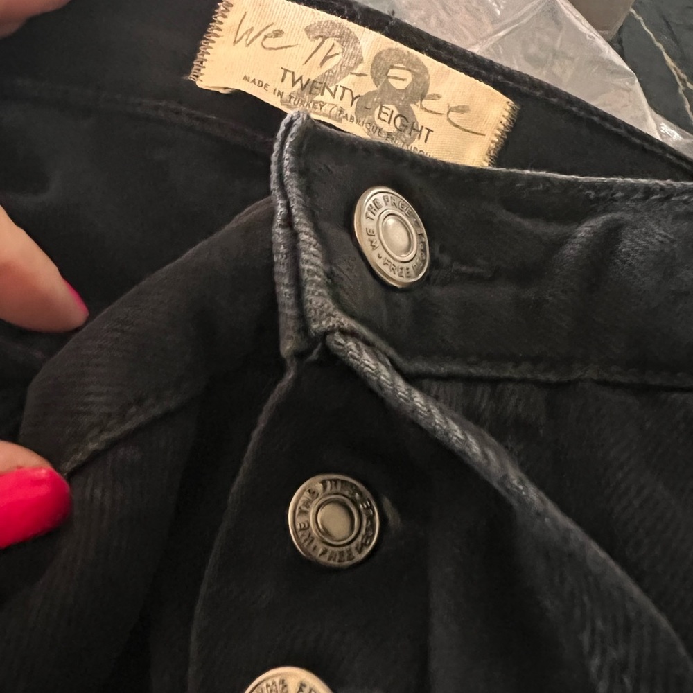 Free People NWOT Maggie Mid Rise Straight Jean Capris Size 26 Distressed - Picture 5 of 6